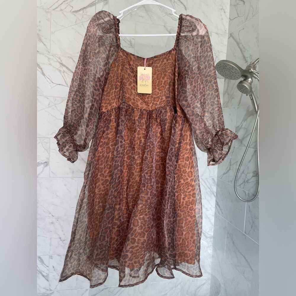 Entro cheetah dress. Size medium. New with tags